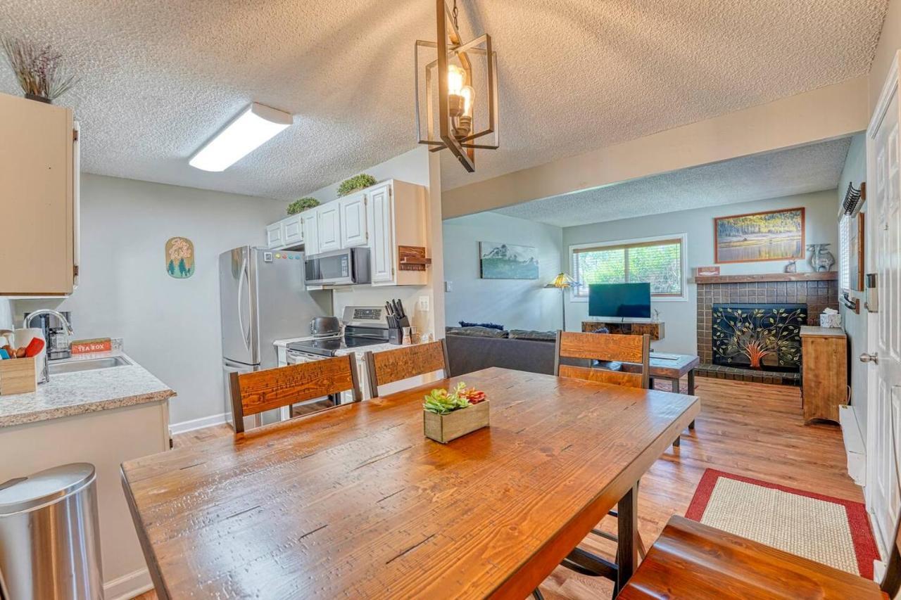 אבון Riverfront Family-Friendly Condo מראה חיצוני תמונה