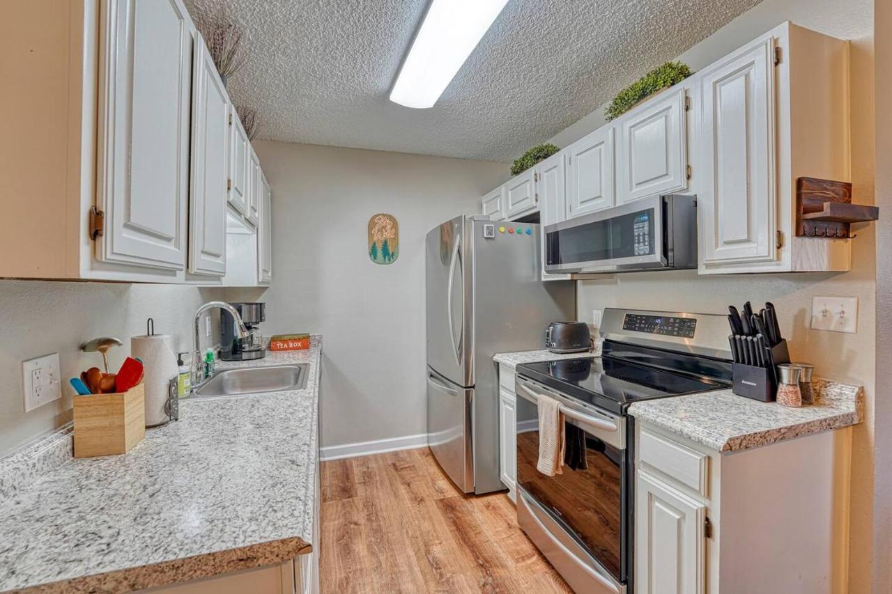 אבון Riverfront Family-Friendly Condo מראה חיצוני תמונה