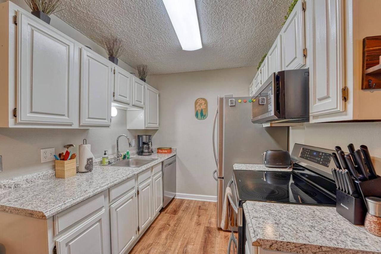 אבון Riverfront Family-Friendly Condo מראה חיצוני תמונה